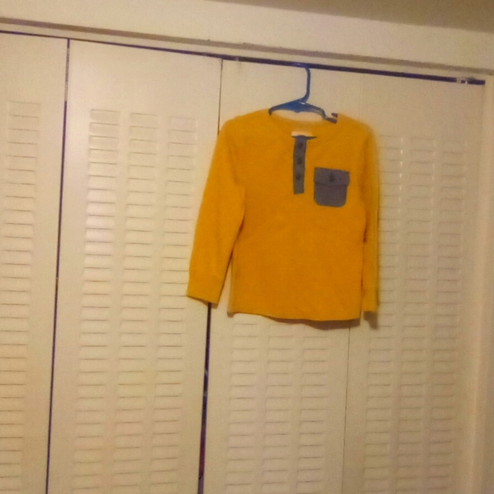 Boys long sleeve sweater, Old Navy 4T gold with a blue pocket